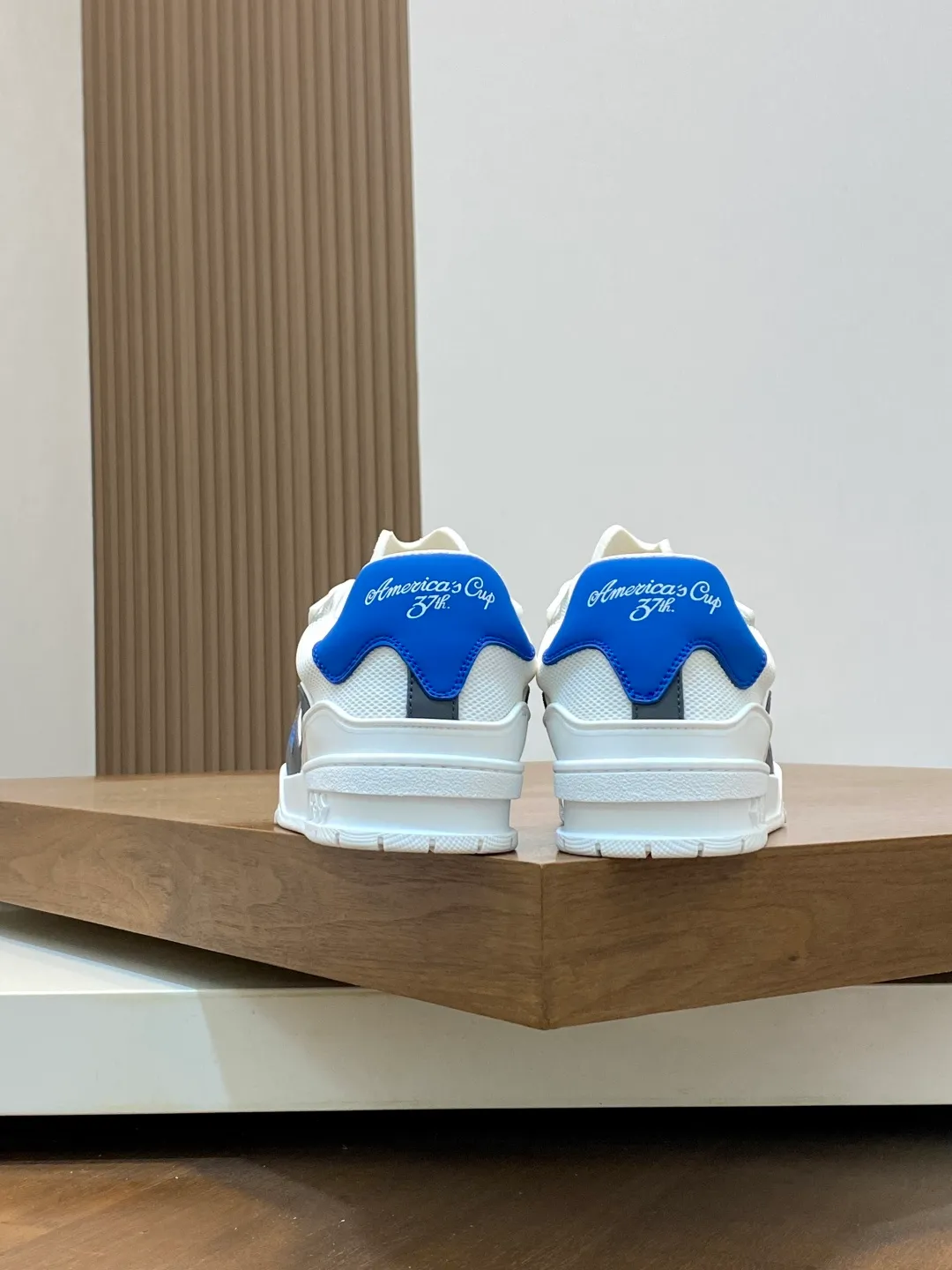 Men's shoes 💰900 Loui* Vuitto* - Louis ** donkey house New color matching men's trainer sneakers, this LV Trainer sneaker is made of calfskin and breathable mesh, showing pure colors, the #54 logo on the back traces the brand's birth in 1854, the designer's handwritten brand logo embellishes one side, designed by Virgil Abloh himself, a very commemorative sneaker, the new lv Louis Vuitton loui* vuitto* trainer sneaker low casual sports culture versatile basketball sneakers Size: 39-44 (customized at 38.45)